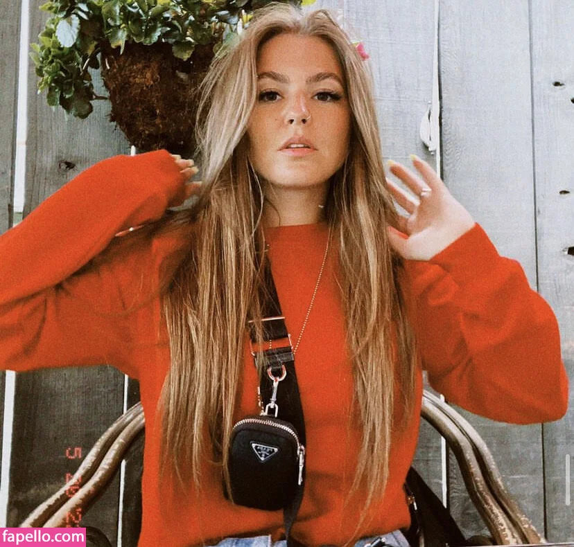 Sonya Tayurskaya Onlyfans Photo Gallery 