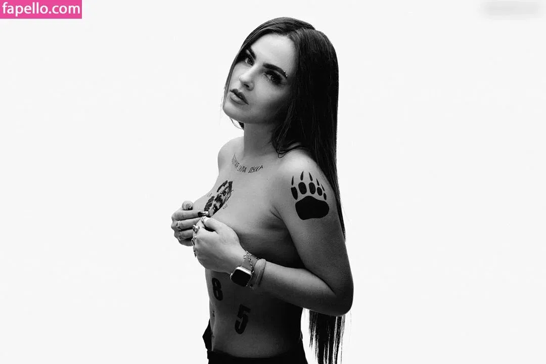 Sonya Tayurskaya Onlyfans Photo Gallery 