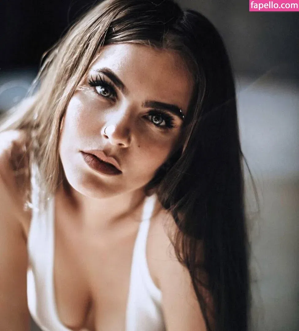 Sonya Tayurskaya Onlyfans Photo Gallery 