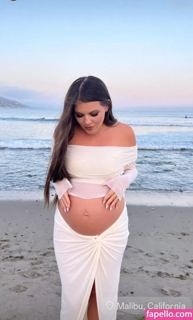 Sonya Tayurskaya Onlyfans Photo Gallery 