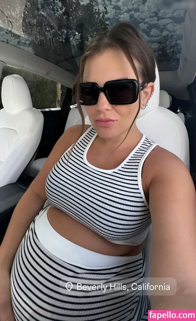 Sonya Tayurskaya Onlyfans Photo Gallery 