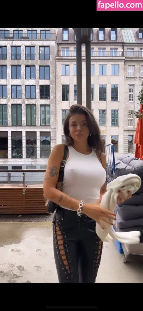 Honeybumofficial Onlyfans Photo Gallery 