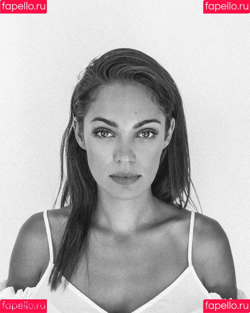 Nilam Farooq Onlyfans Photo Gallery 