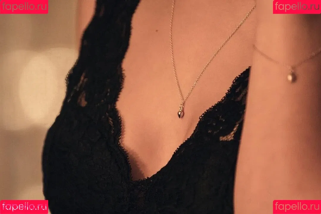 Nilam Farooq Onlyfans Photo Gallery 