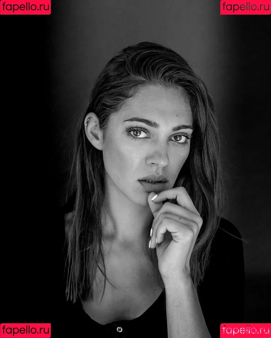 Nilam Farooq Onlyfans Photo Gallery 