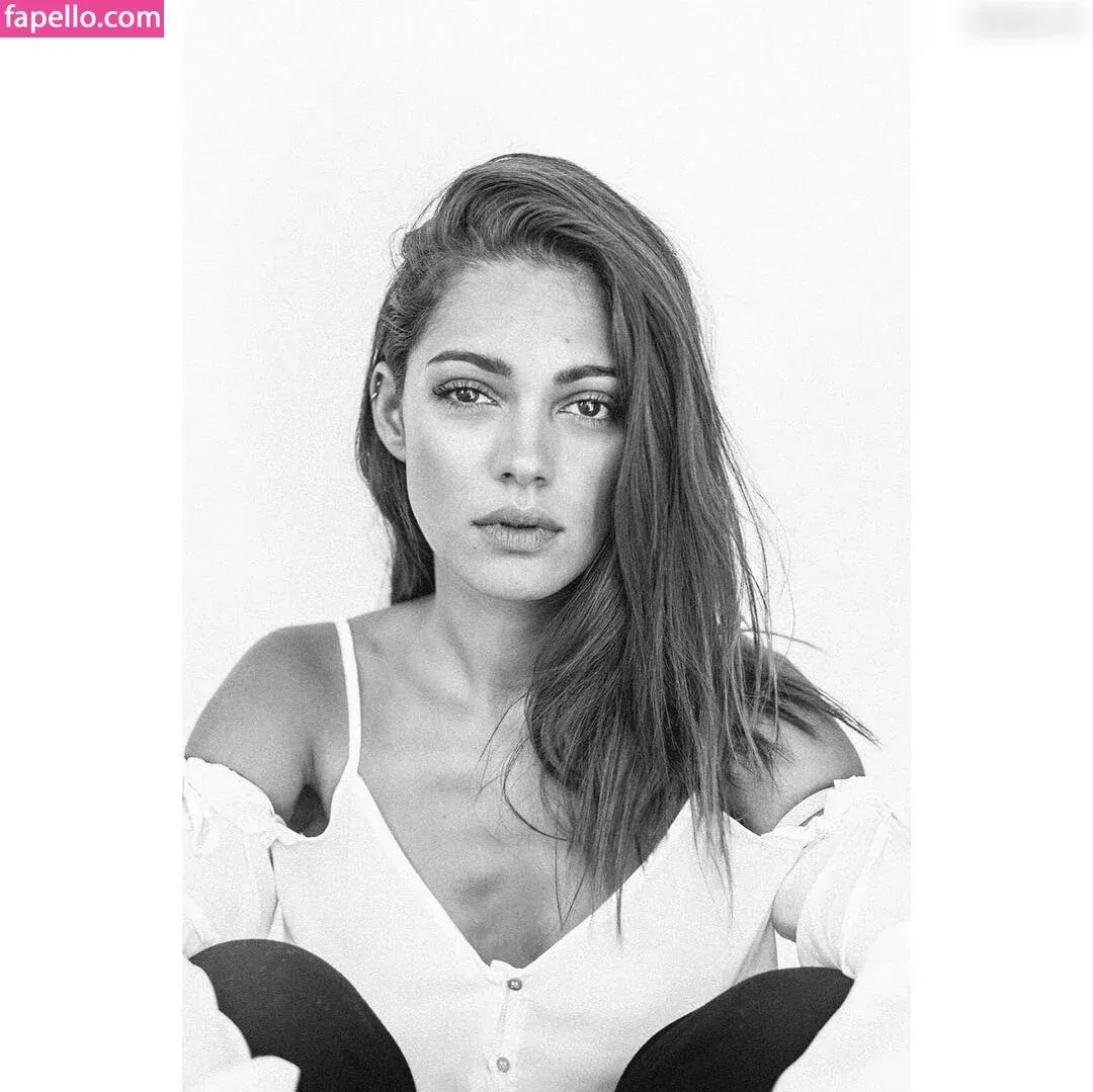 Nilam Farooq Onlyfans Photo Gallery 