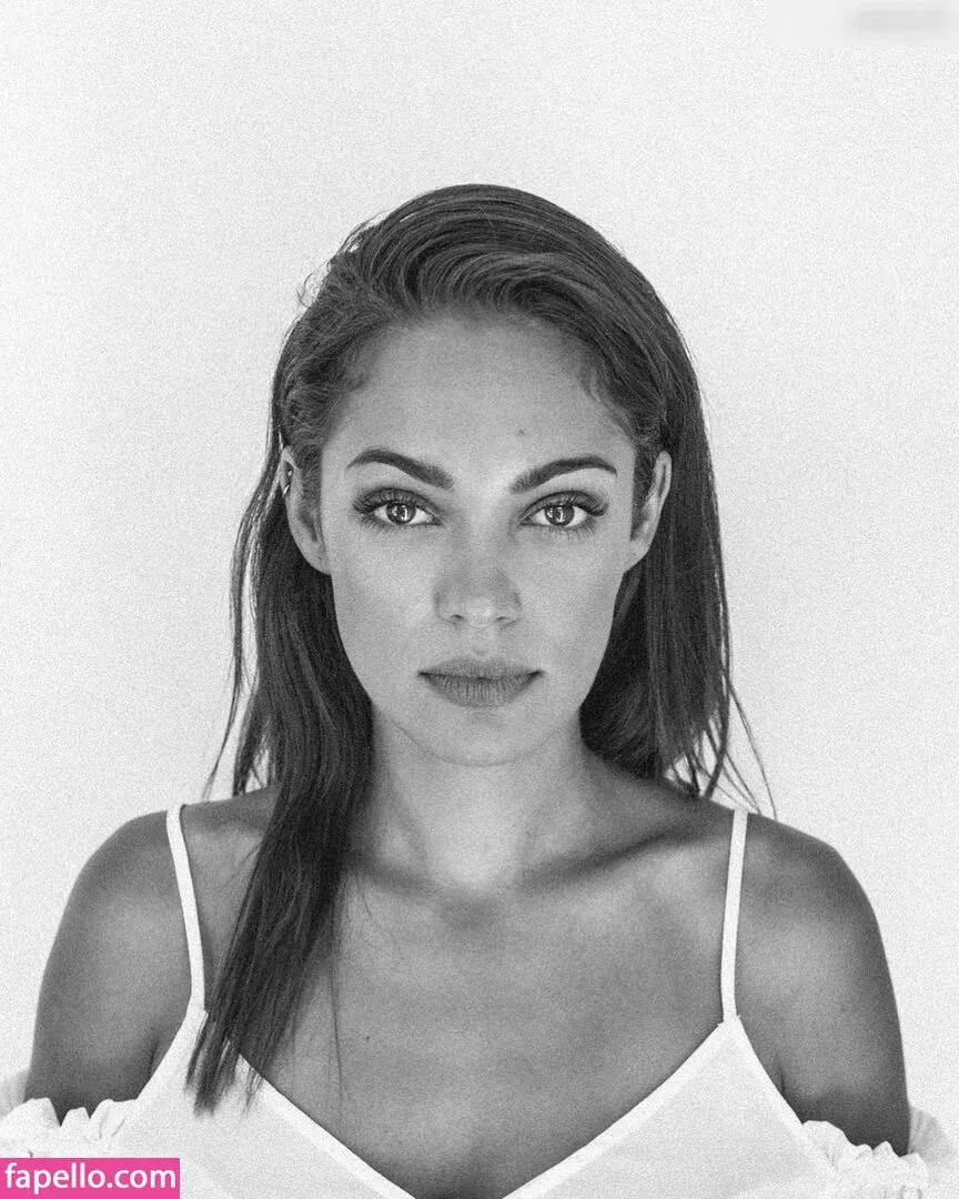 Nilam Farooq Onlyfans Photo Gallery 