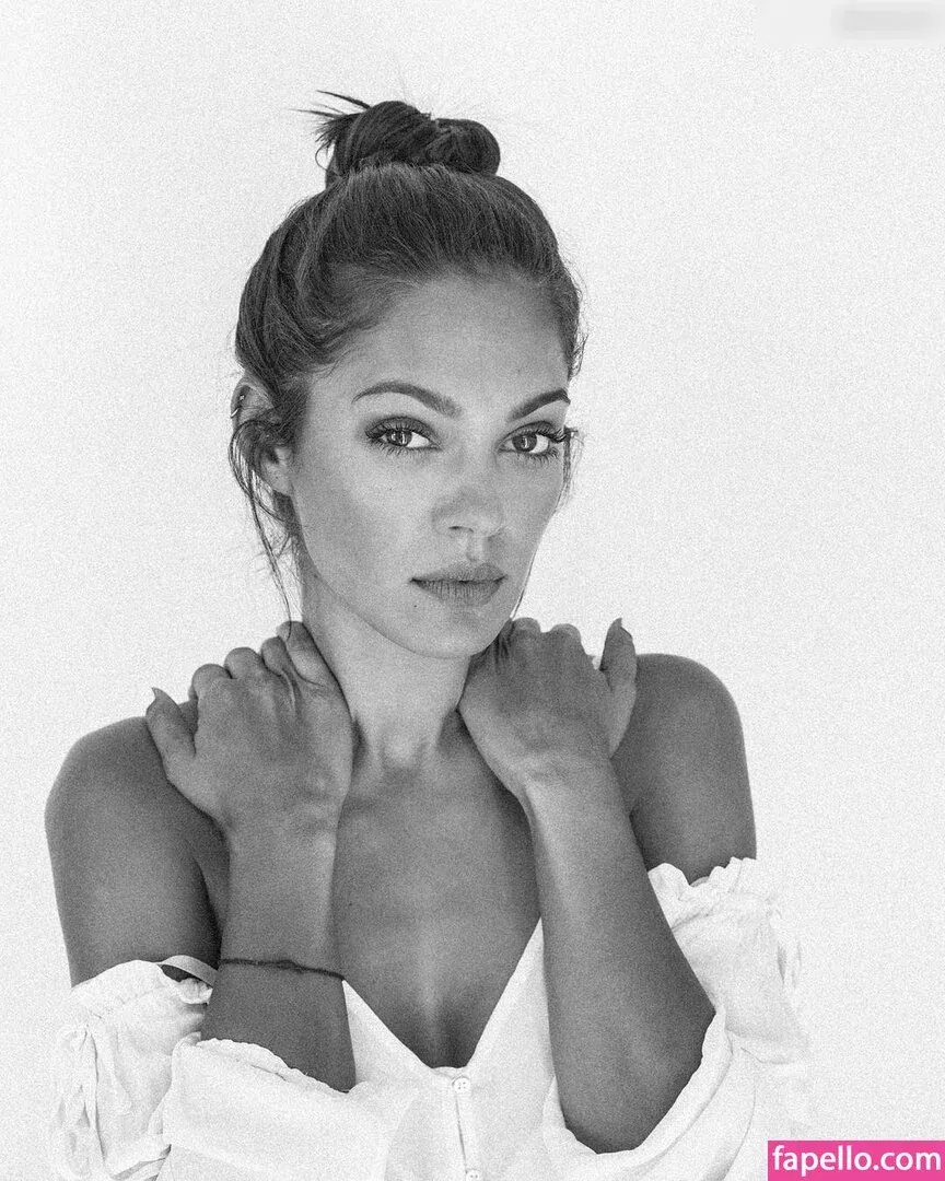 Nilam Farooq Onlyfans Photo Gallery 