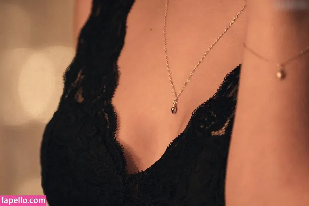 Nilam Farooq Onlyfans Photo Gallery 