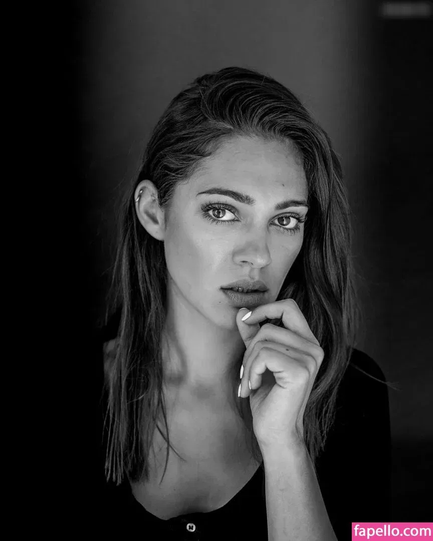 Nilam Farooq Onlyfans Photo Gallery 