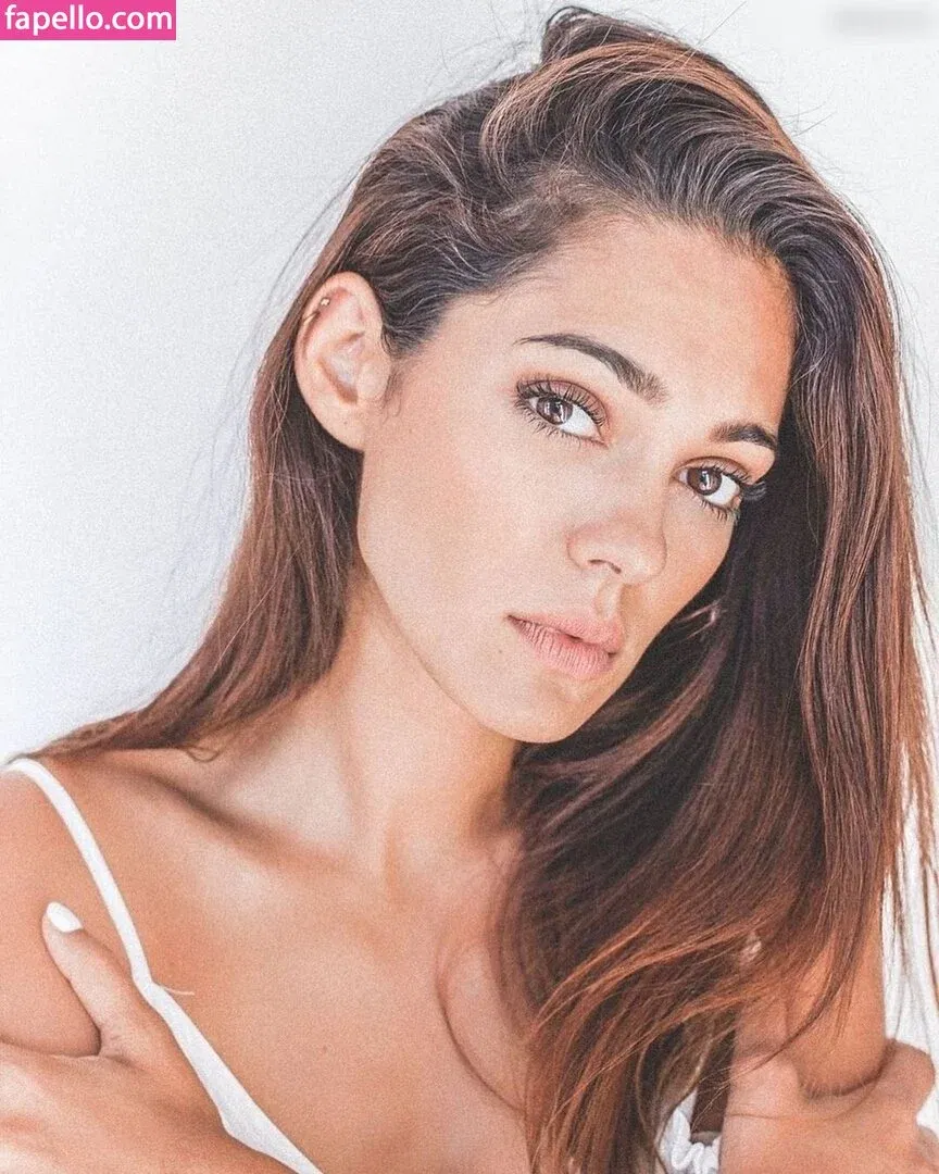 Nilam Farooq Onlyfans Photo Gallery 