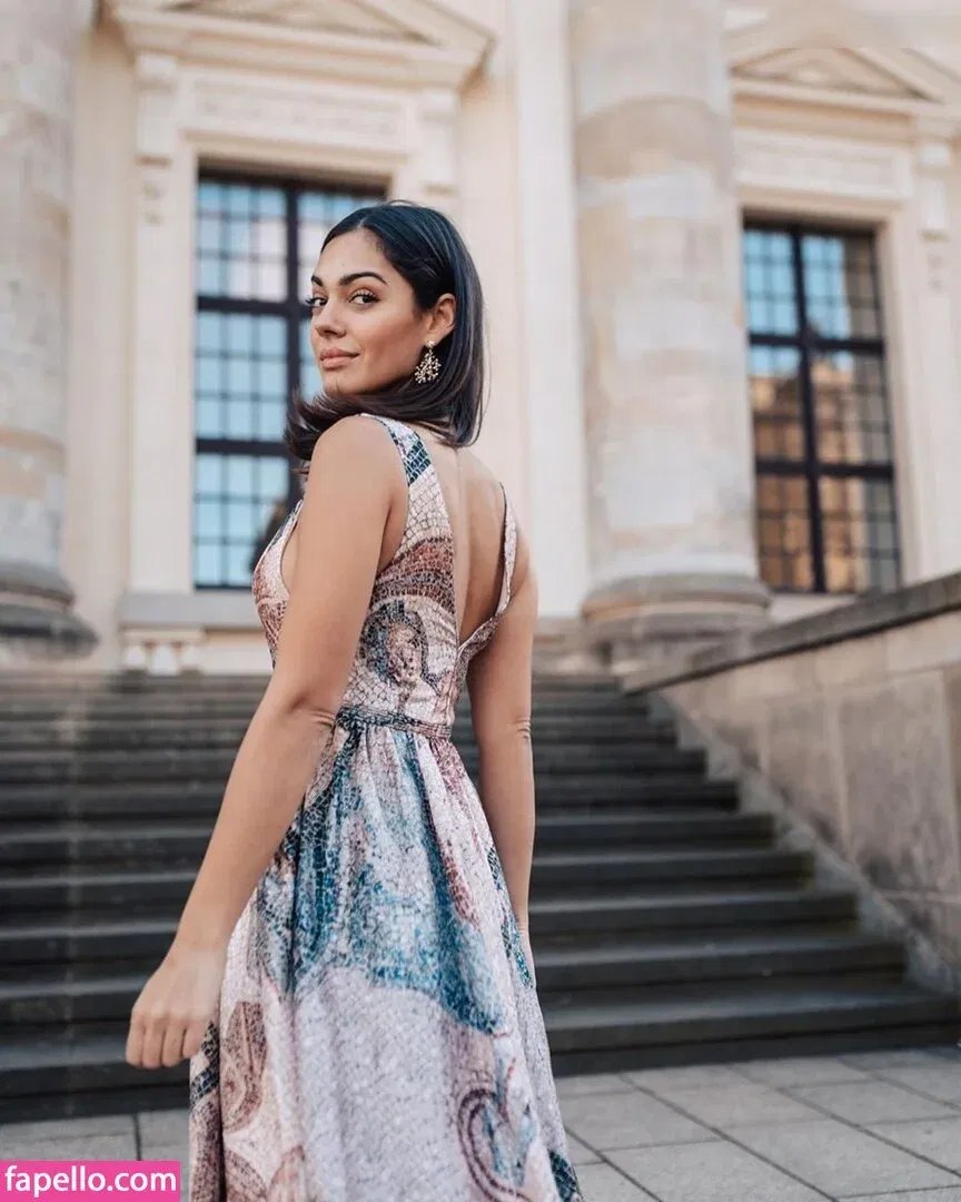 Nilam Farooq Onlyfans Photo Gallery 