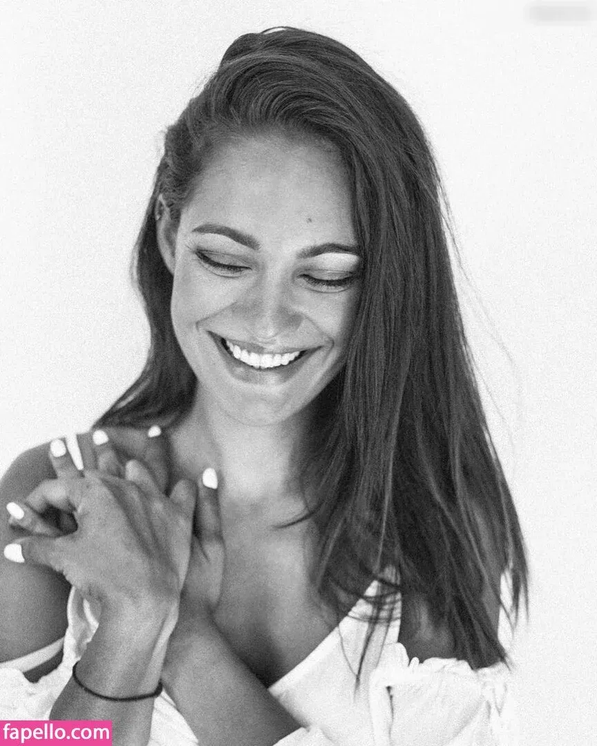 Nilam Farooq Onlyfans Photo Gallery 