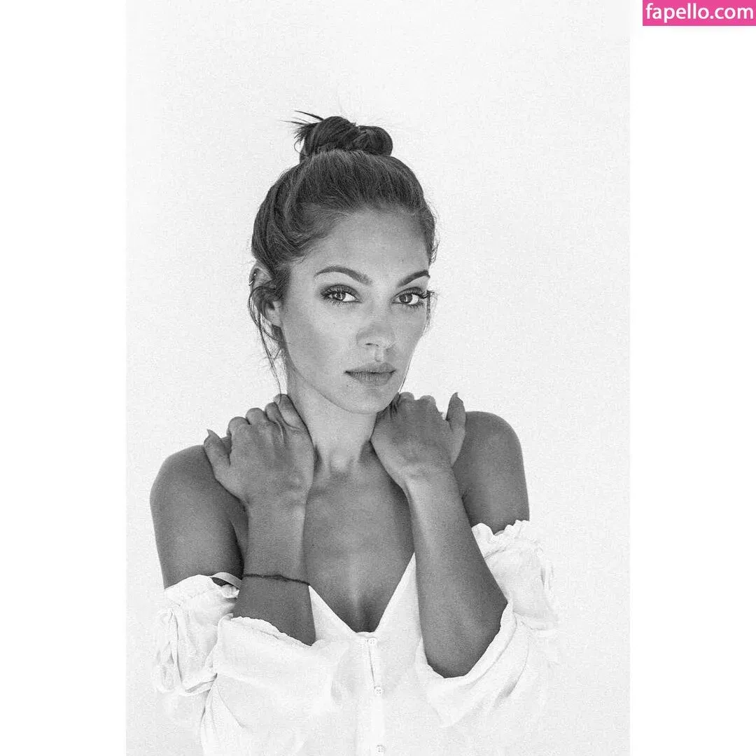 Nilam Farooq Onlyfans Photo Gallery 