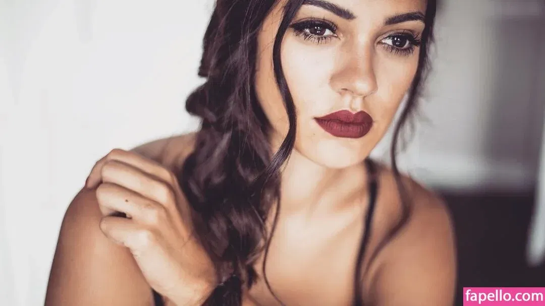 Nilam Farooq Onlyfans Photo Gallery 