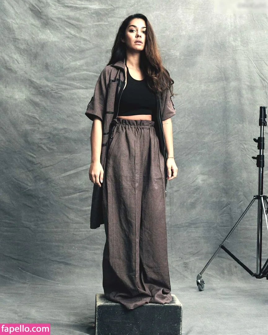 Nilam Farooq Onlyfans Photo Gallery 