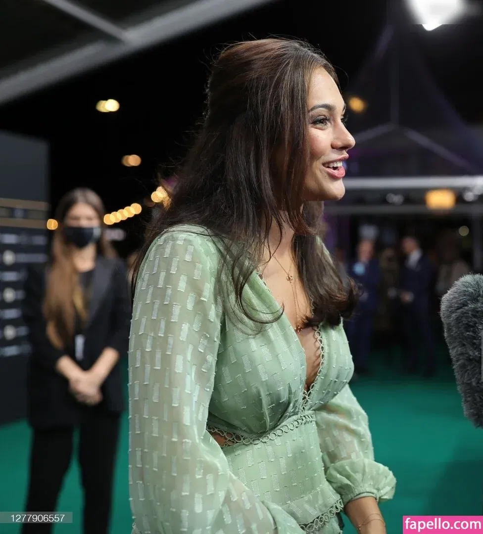 Nilam Farooq Onlyfans Photo Gallery 