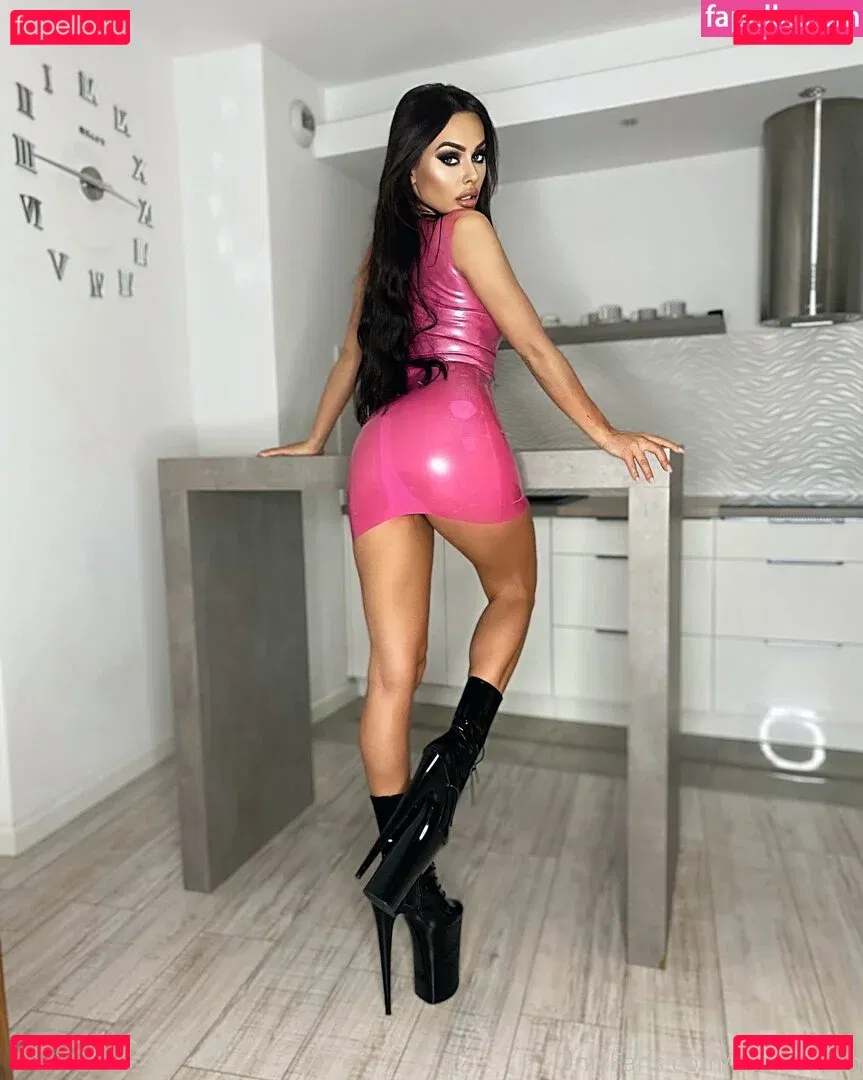 Evil Woman Onlyfans Photo Gallery 