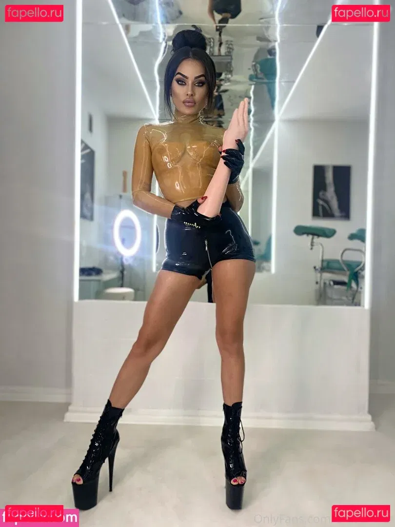 Evil Woman Onlyfans Photo Gallery 