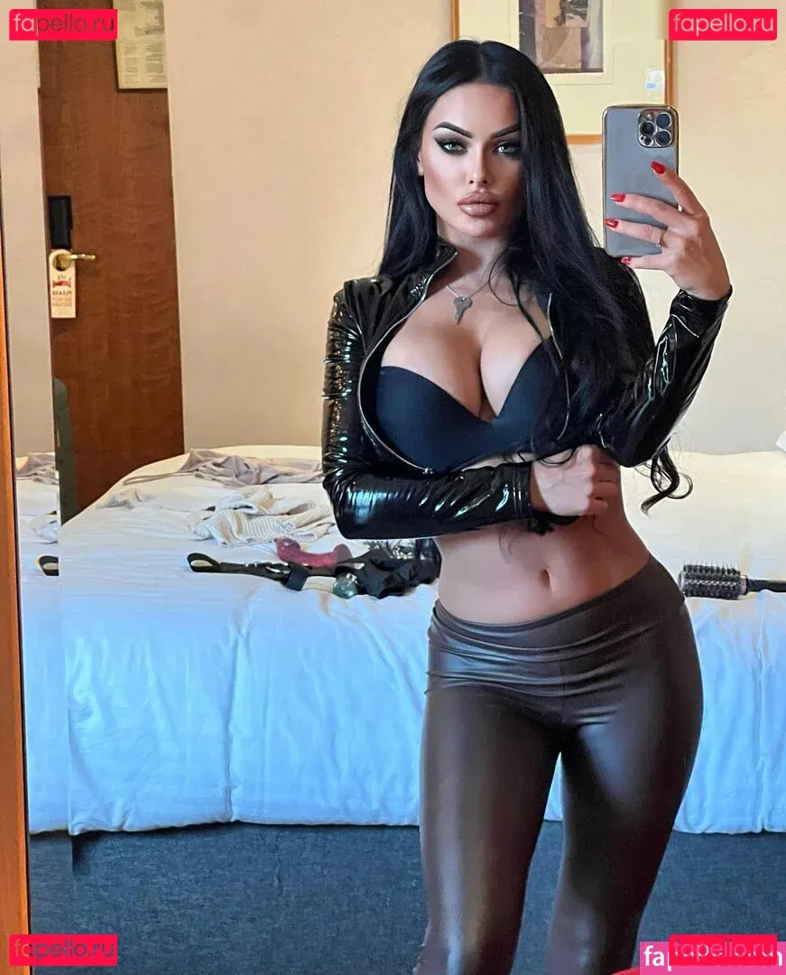 Evil Woman Onlyfans Photo Gallery 