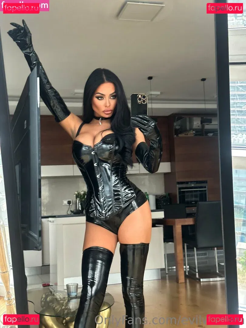Evil Woman Onlyfans Photo Gallery 