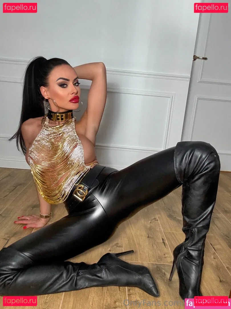 Evil Woman Onlyfans Photo Gallery 