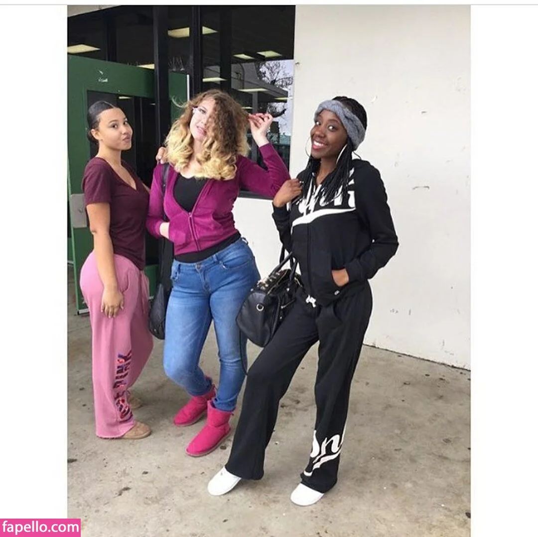 SyrenSerene Onlyfans Photo Gallery 