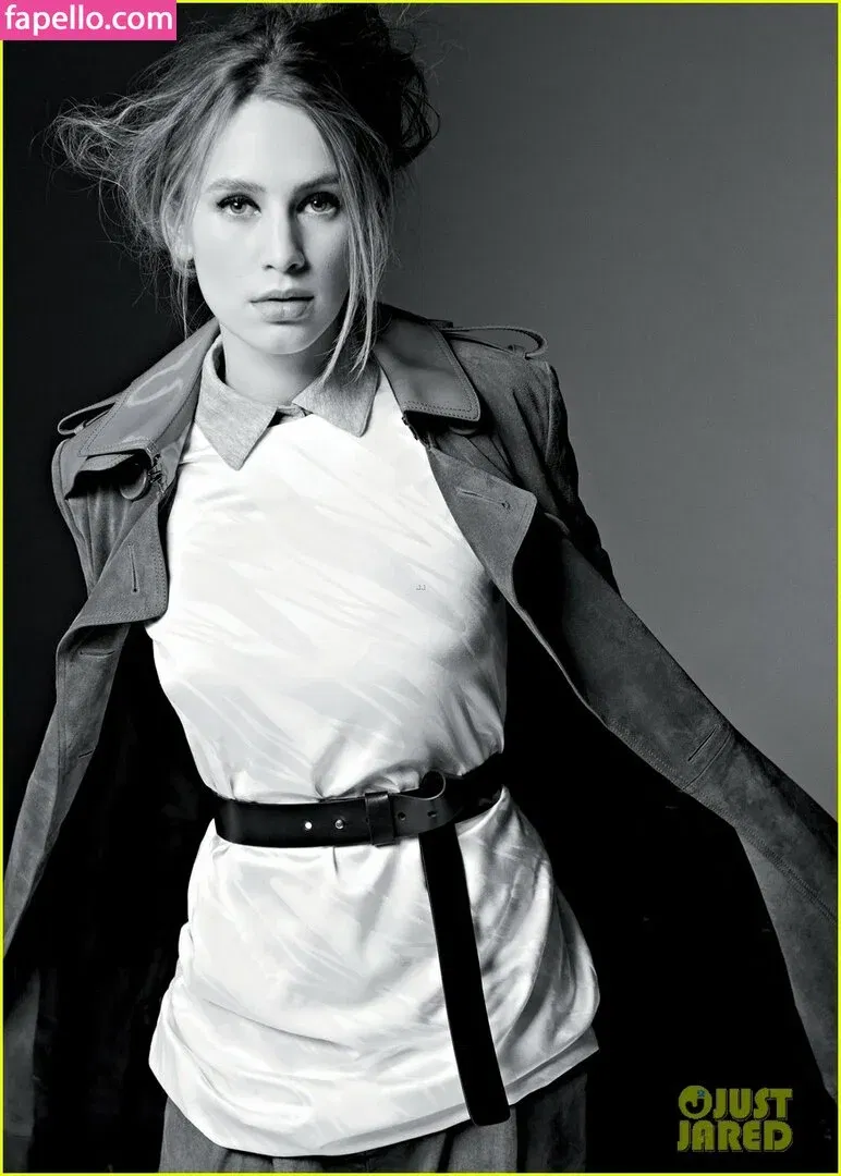 Dylan Penn Onlyfans Photo Gallery 