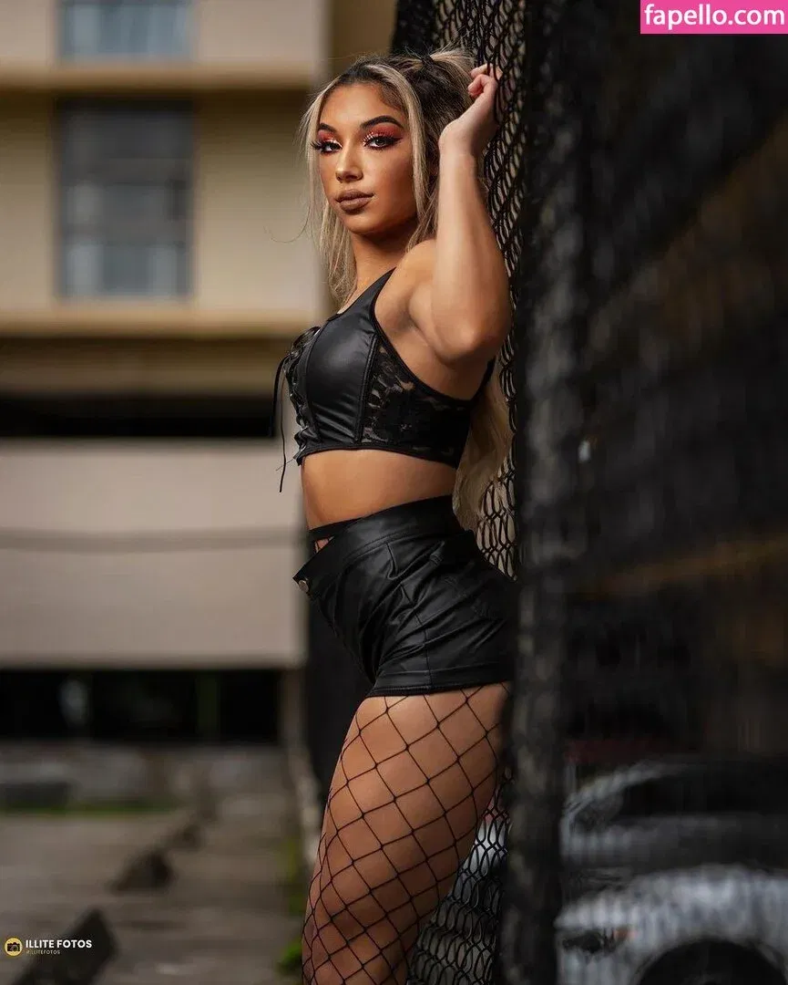 Thea Hail Onlyfans Photo Gallery 