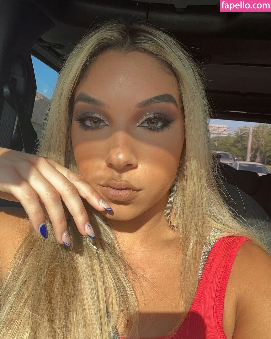 Thea Hail Onlyfans Photo Gallery 