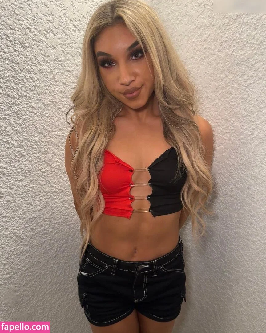 Thea Hail Onlyfans Photo Gallery 