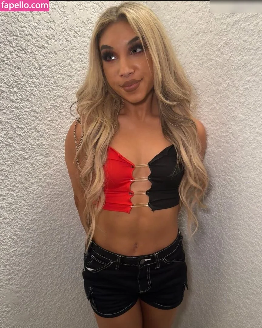 Thea Hail Onlyfans Photo Gallery 