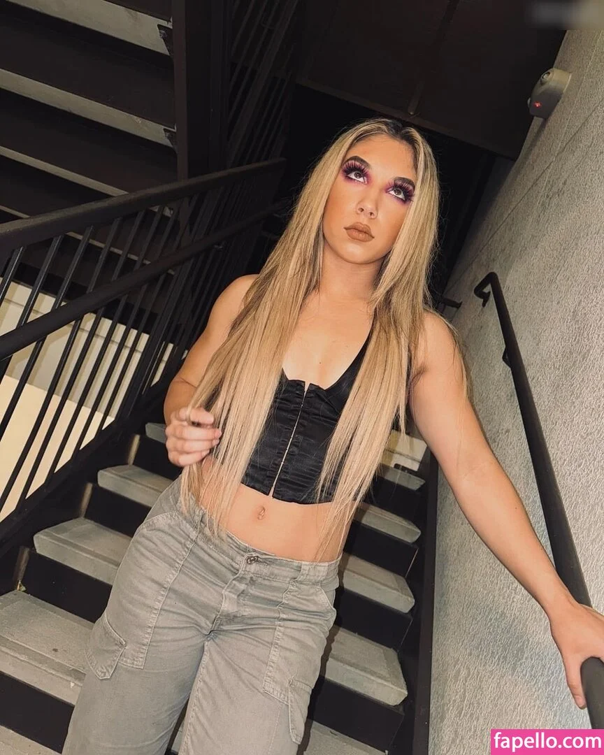 Thea Hail Onlyfans Photo Gallery 