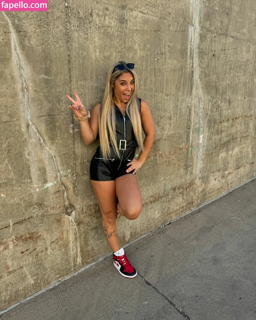 Thea Hail Onlyfans Photo Gallery 