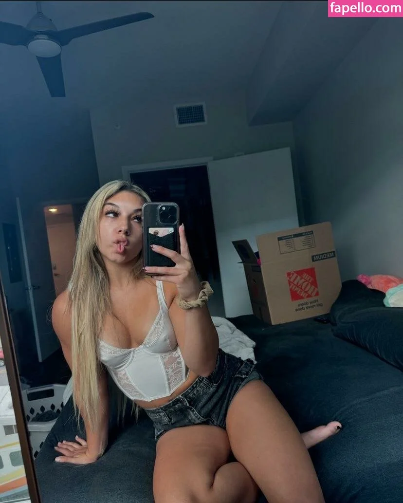 Thea Hail Onlyfans Photo Gallery 