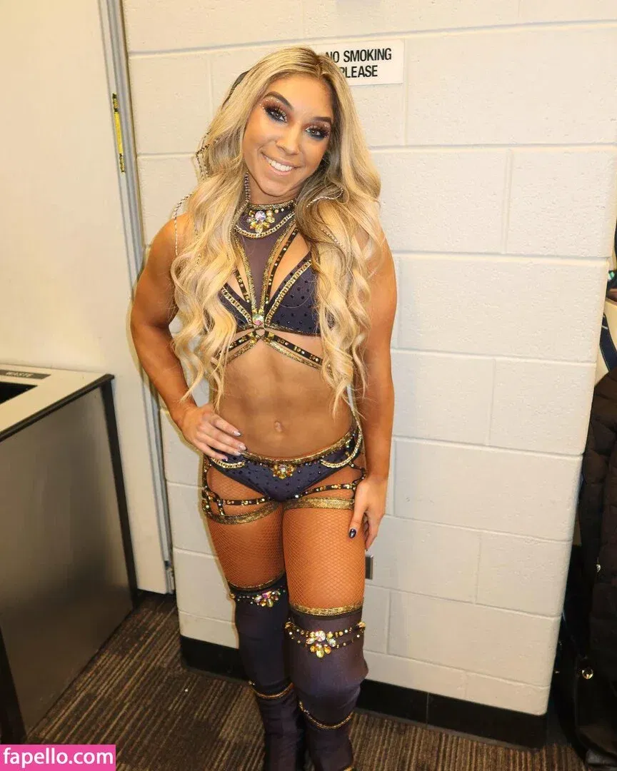 Thea Hail Onlyfans Photo Gallery 