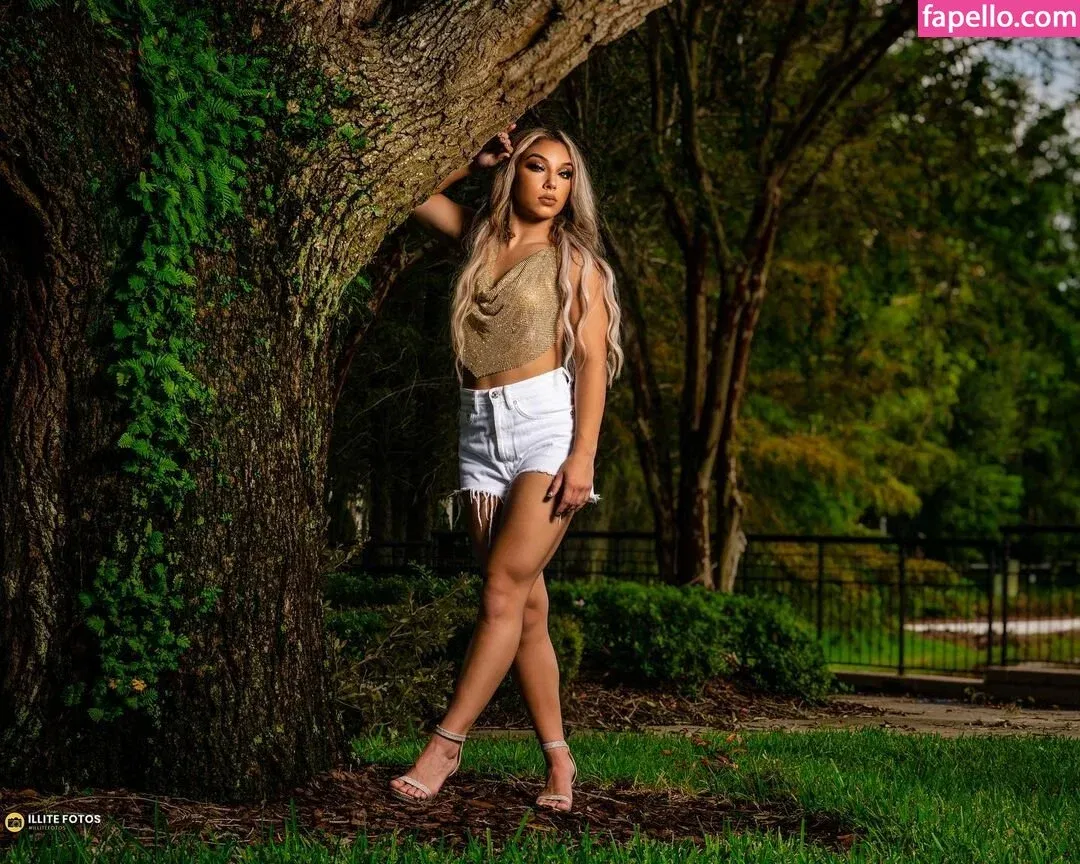 Thea Hail Onlyfans Photo Gallery 