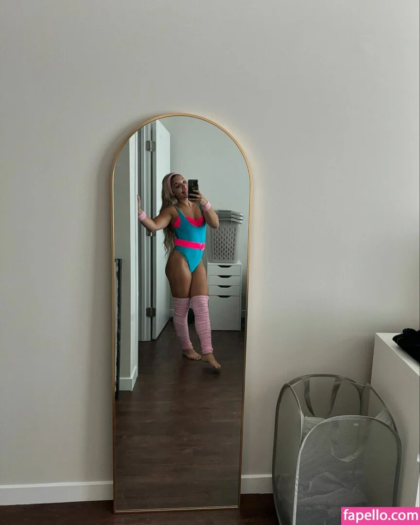 Thea Hail Onlyfans Photo Gallery 