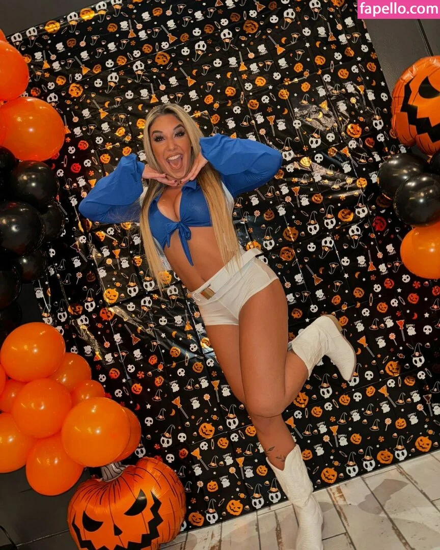 Thea Hail Onlyfans Photo Gallery 