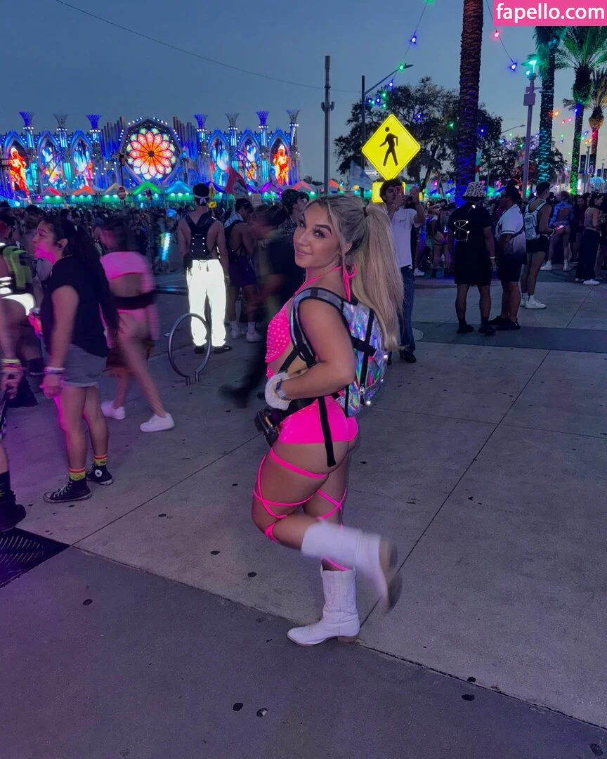 Thea Hail Onlyfans Photo Gallery 