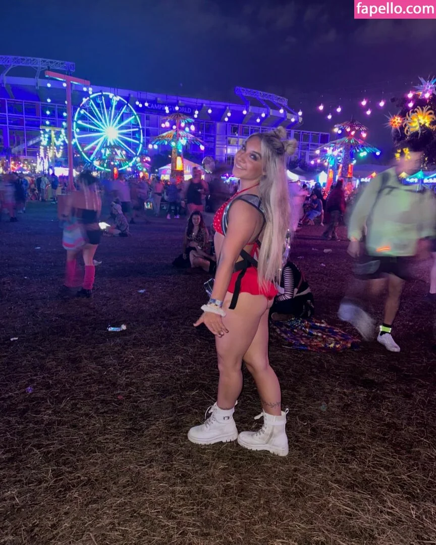 Thea Hail Onlyfans Photo Gallery 