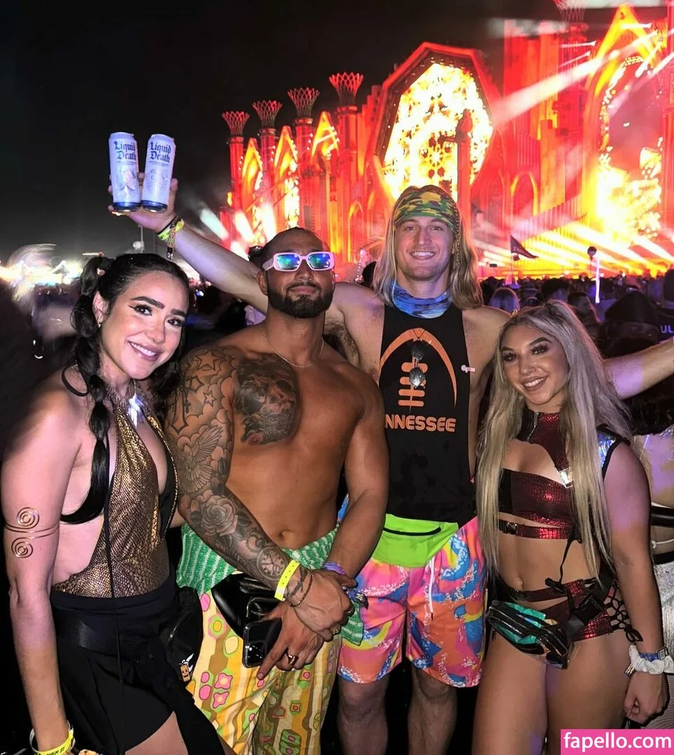 Thea Hail Onlyfans Photo Gallery 