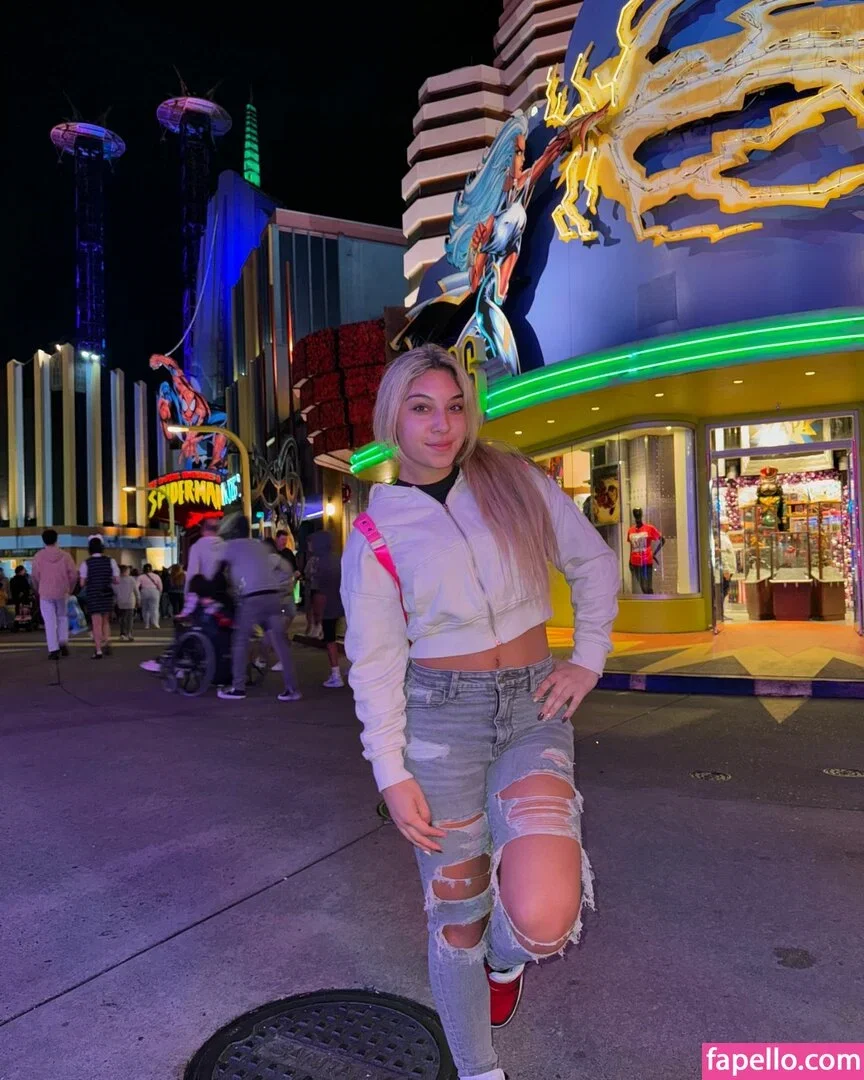 Thea Hail Onlyfans Photo Gallery 