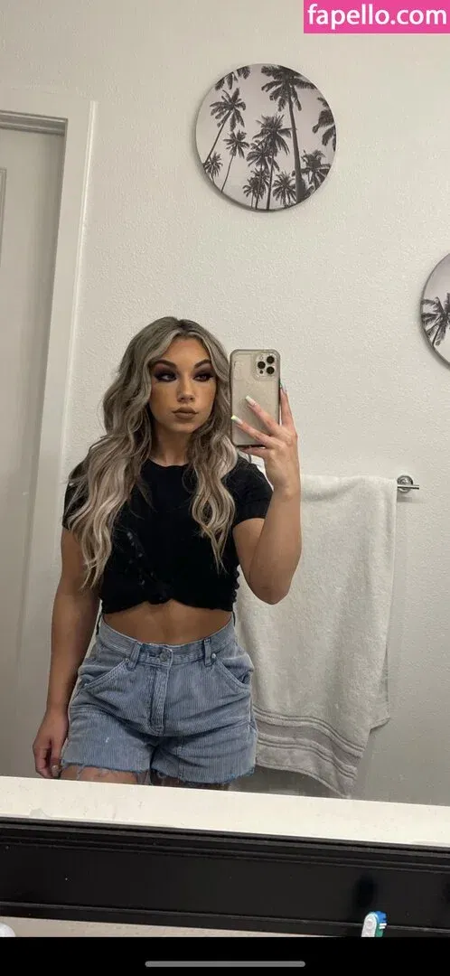 Thea Hail Onlyfans Photo Gallery 