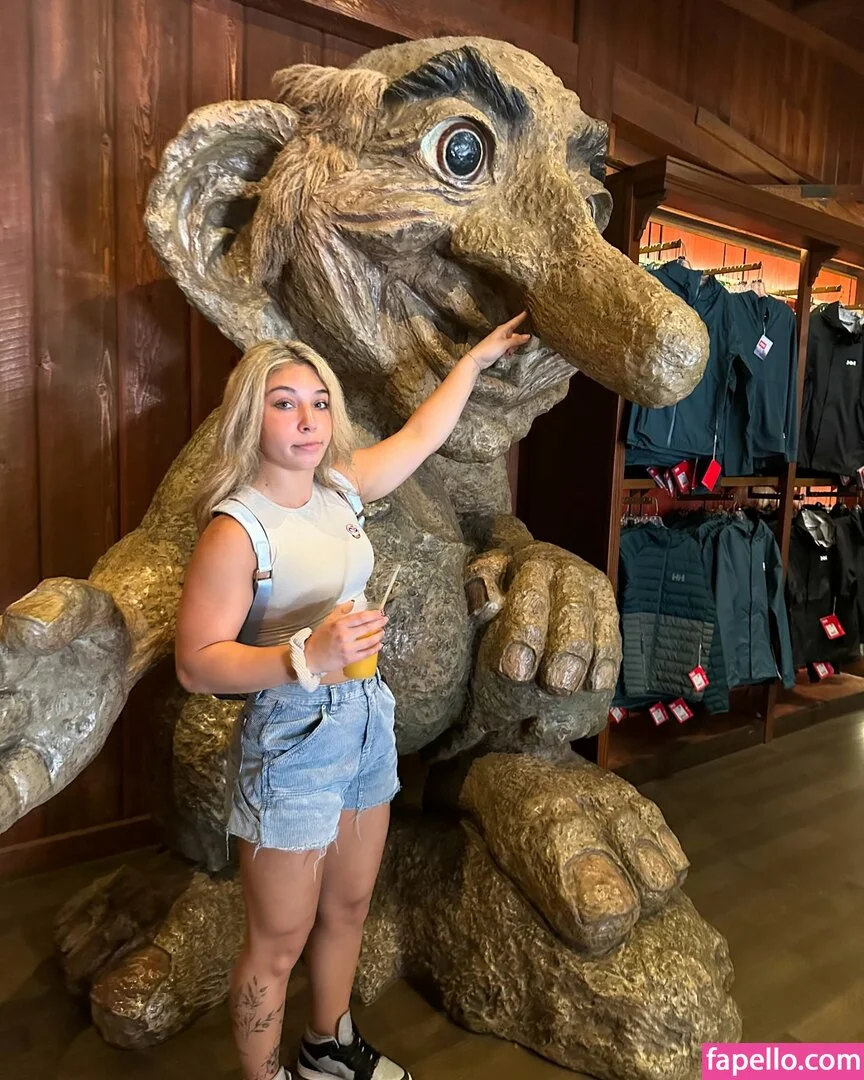 Thea Hail Onlyfans Photo Gallery 