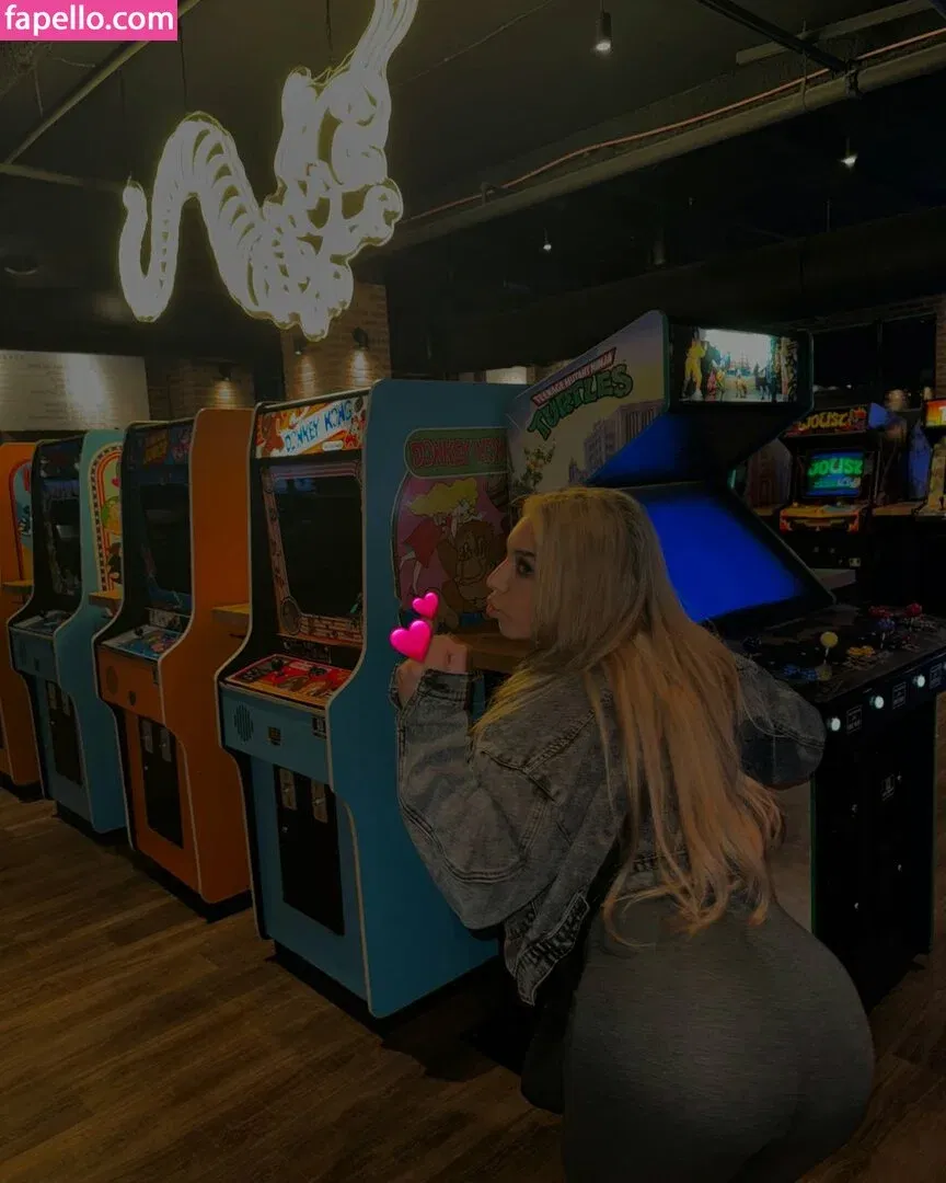 Thea Hail Onlyfans Photo Gallery 