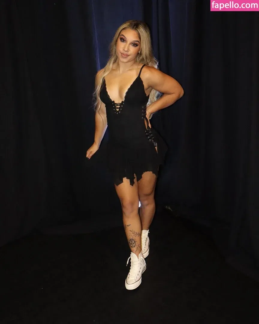 Thea Hail Onlyfans Photo Gallery 