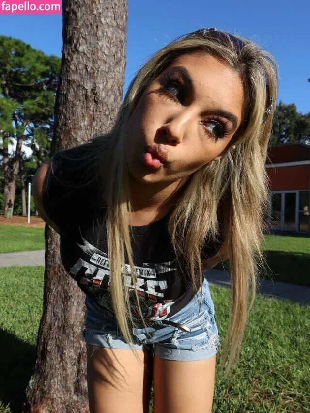 Thea Hail Onlyfans Photo Gallery 