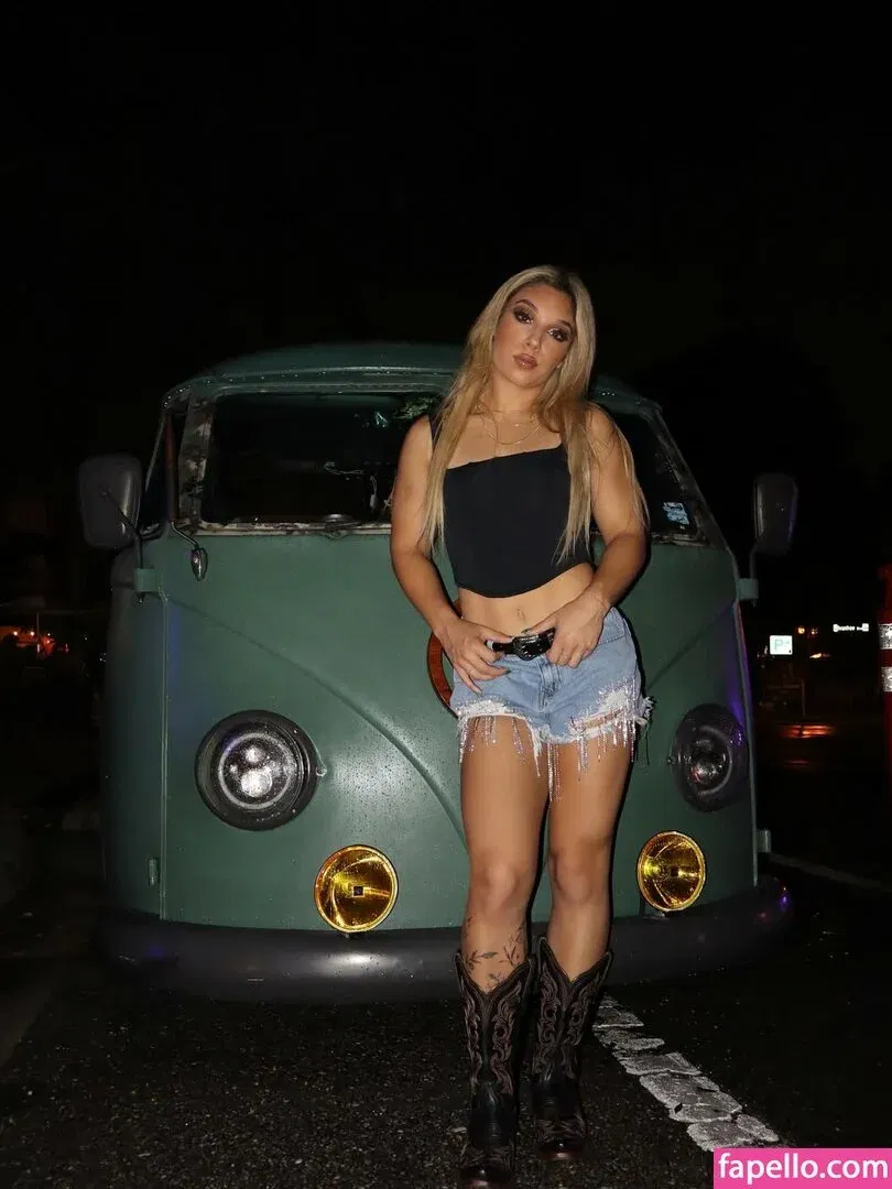 Thea Hail Onlyfans Photo Gallery 