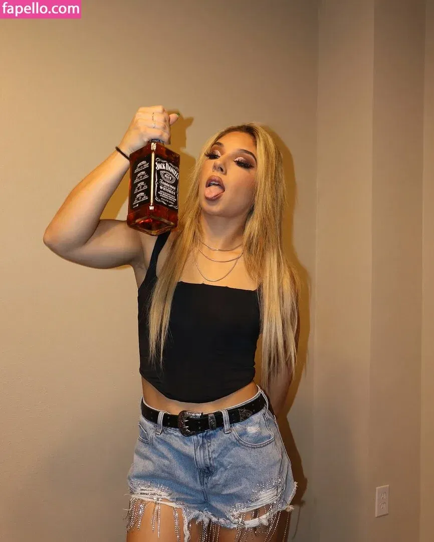 Thea Hail Onlyfans Photo Gallery 